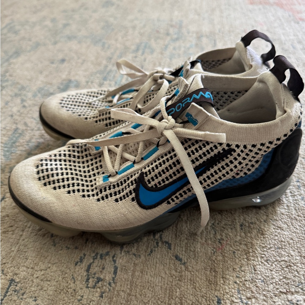 Nike White and Blue Sneakers with VaporMax Flyknit